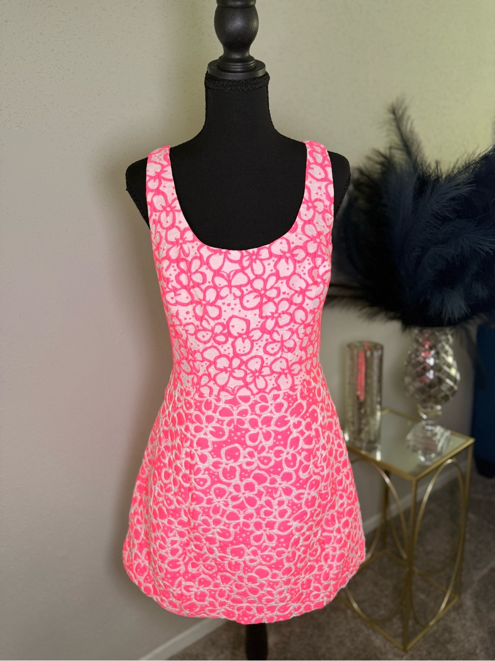 Lilly Pulitzer Neon Pink White Floral Embroidered Sleeveless Shift Dress Size 6